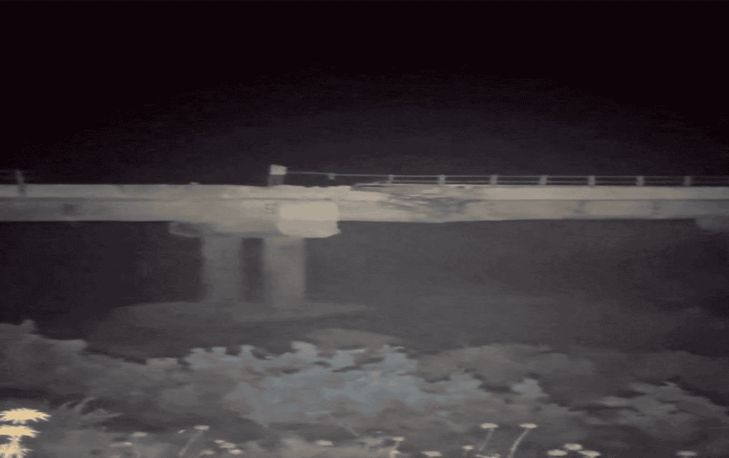 US strikes hit bridges
