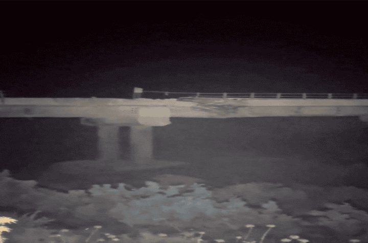 US strikes hit bridges