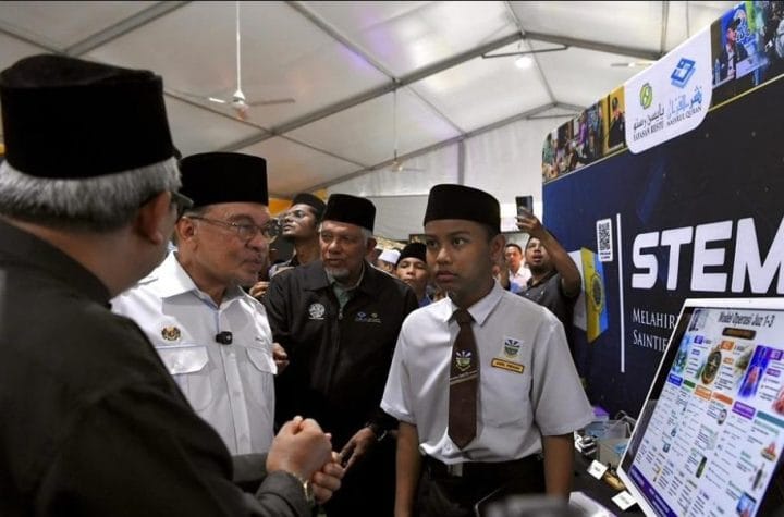 Anwar Ibrahim RM4.6 million Penang Islamic schools