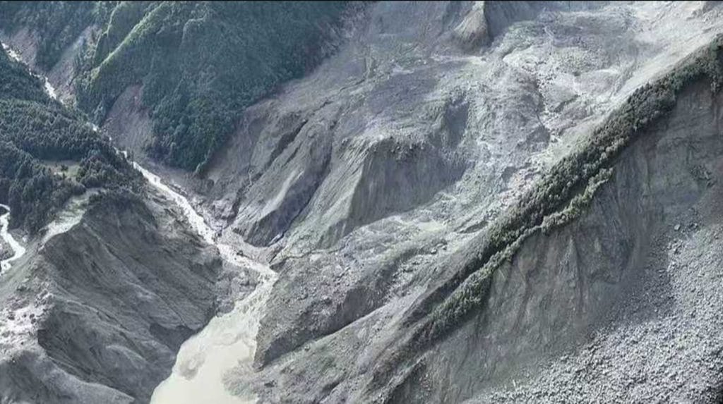 Gyirong Port mudslide ice rock avalanche Nepal