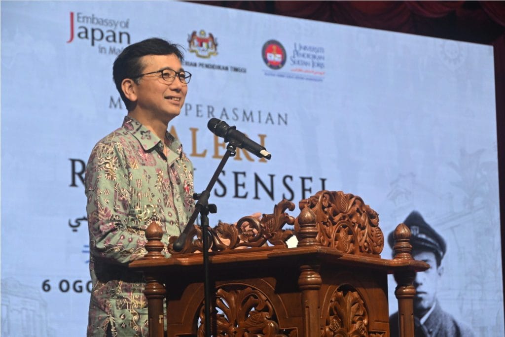 Shikata delivering his speech during the Opening Ceremony of the Razak Sensei Gallery at the SITC Hall, Sultan Abdul Jalil Shah Campus.