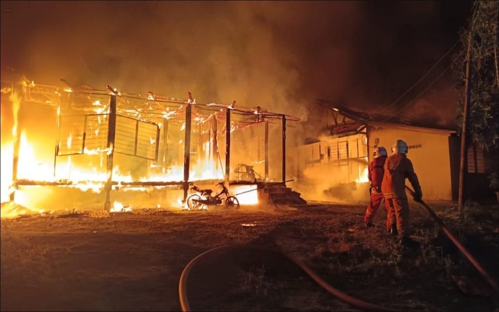 muadzam shah house fire and resscue