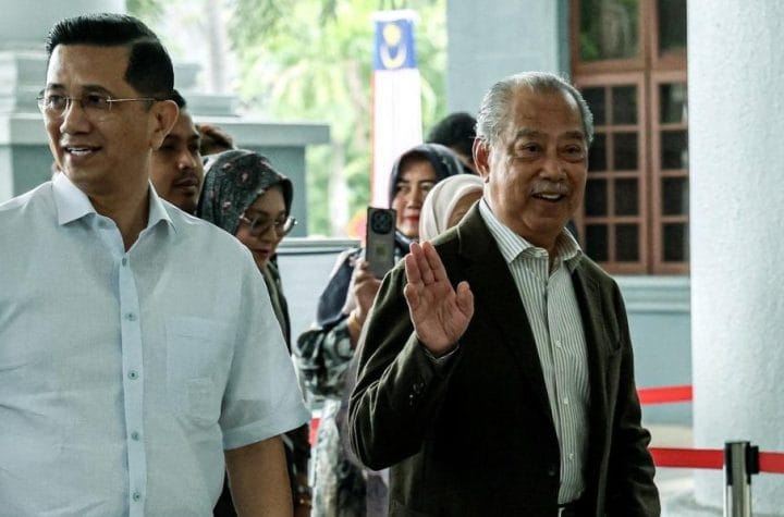 Muhyiddin donate to bersatu