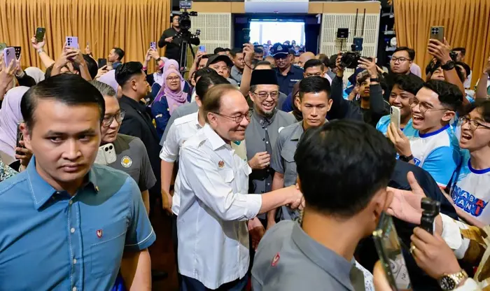 Budget 2027 wages Anwar Ibrahim