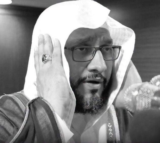 Sheikh Ibrahim Al Madani passes Masjidil Haram muazzin