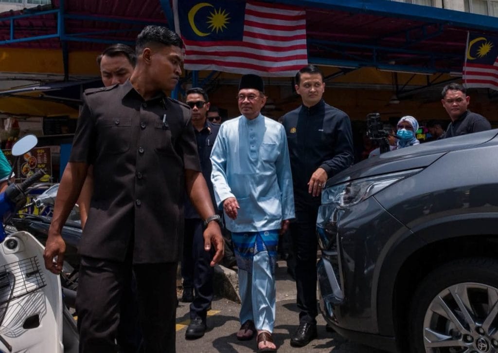Anwar Ibrahim MoF KKDW contractor payments