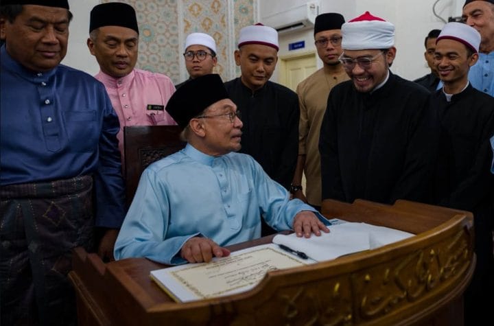 Anwar Ibrahim early general election calls