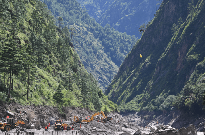 Gyirong Port mudslide highway clearance rescue Xizang